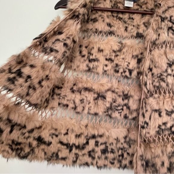 BCBGMAXAZRIA Animal print Genuine Fur Crochet panel Vest in Tan Sz M LIKE NEW - Picture 4 of 11